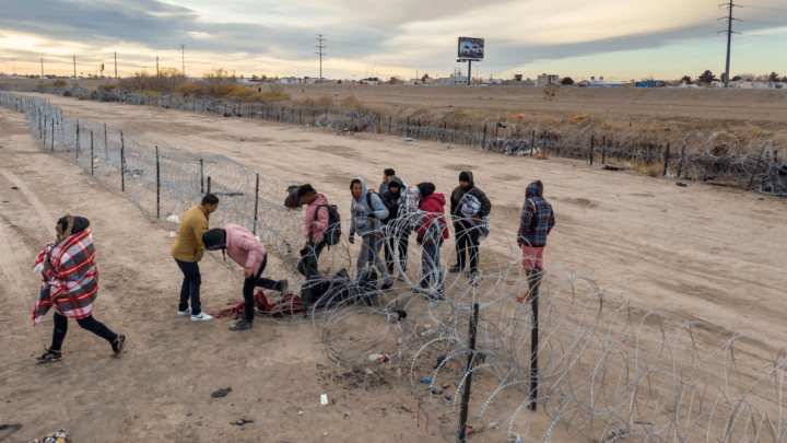 Senadores presentan proyecto de ley bipartidista para imponer leyes fronterizas más estrictas