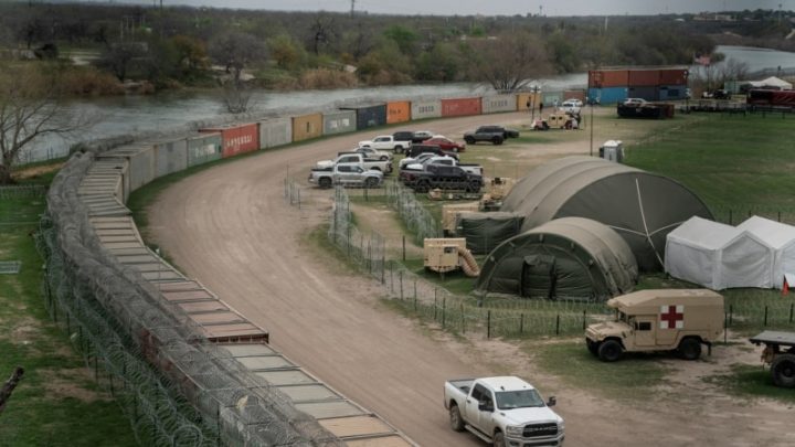 Corte Suprema extiende el bloqueo a ley de Texas que permitiría arrestar a inmigrantes