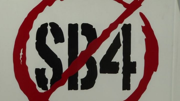 Corte Suprema da vía libre a severa ley de inmigración en Texas que permite arresto de indocumentados