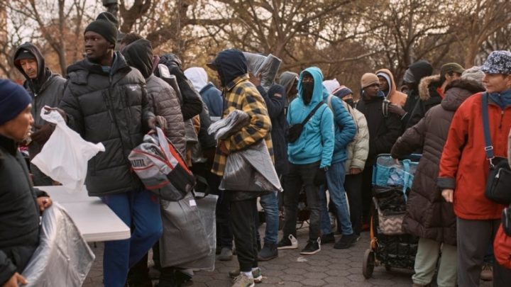 NY pondrá fin a acuerdo con empresa de servicios médicos  a migrantes