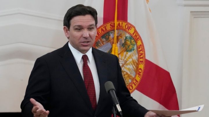 Migrantes enviados por DeSantis a Martha’s Vineyard pueden demandar a empresa de vuelos fletados