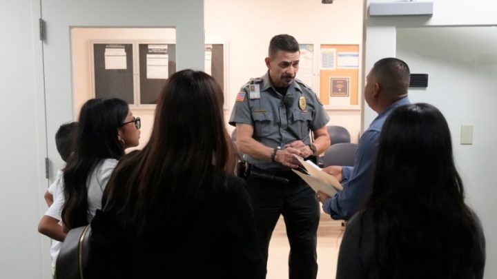 Inmigrantes se movilizaron a condados urbanos de EEUU en 2023, según censo