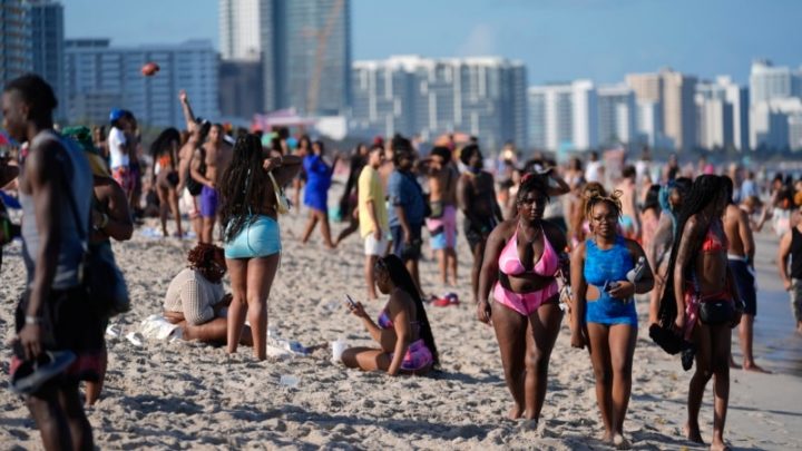 EEUU emite cifra récord de visas de turismo en la primera mitad de este año