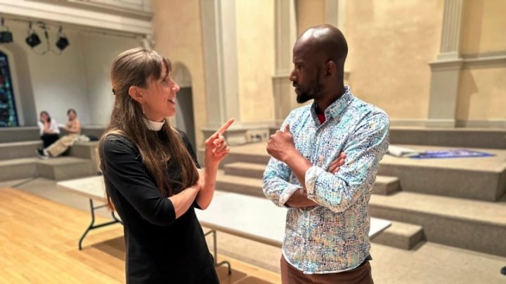 La ciudad de Nueva York comienza a desalojar a algunos migrantes de albergues