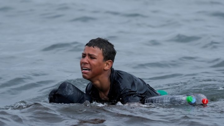 Refugiados y migrantes se juegan la vida en las peligrosas rutas desde África hacia Europa