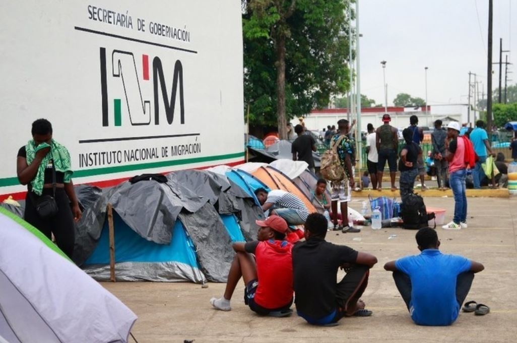 INM suspende a dos de sus agentes tras agresión a migrantes en Chiapas