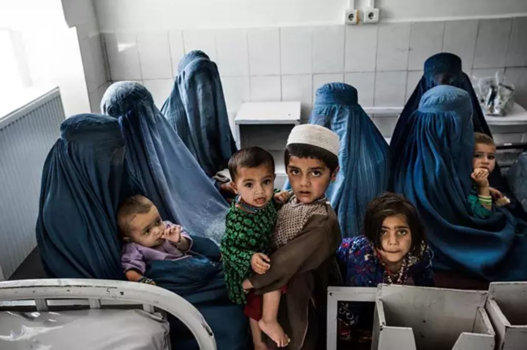Comunidades Autónomas de España se ofrecen para recibir a migrantes afganos.