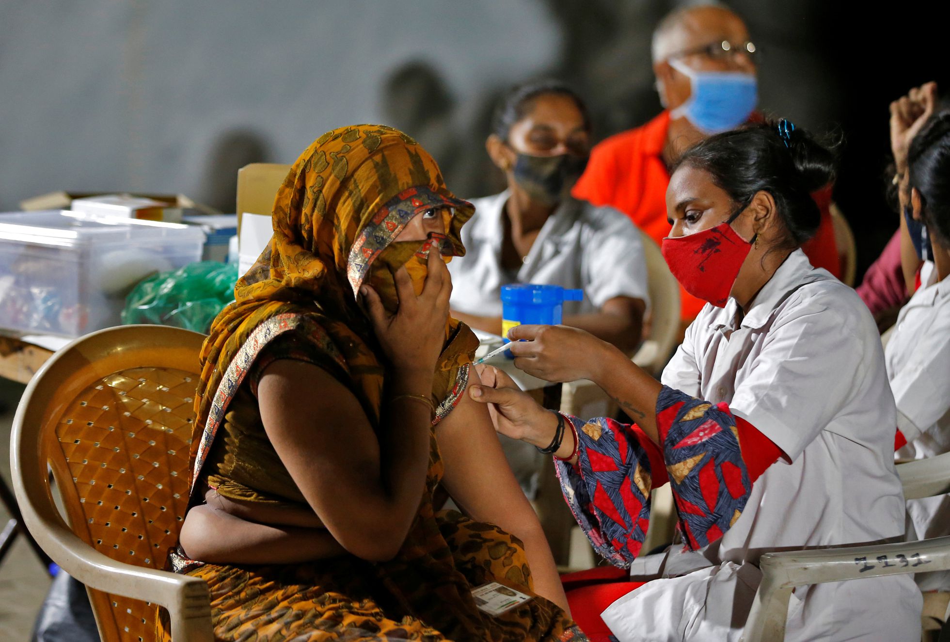 Trabajadores migrantes de la India recibirán vacunas contra COVID-19