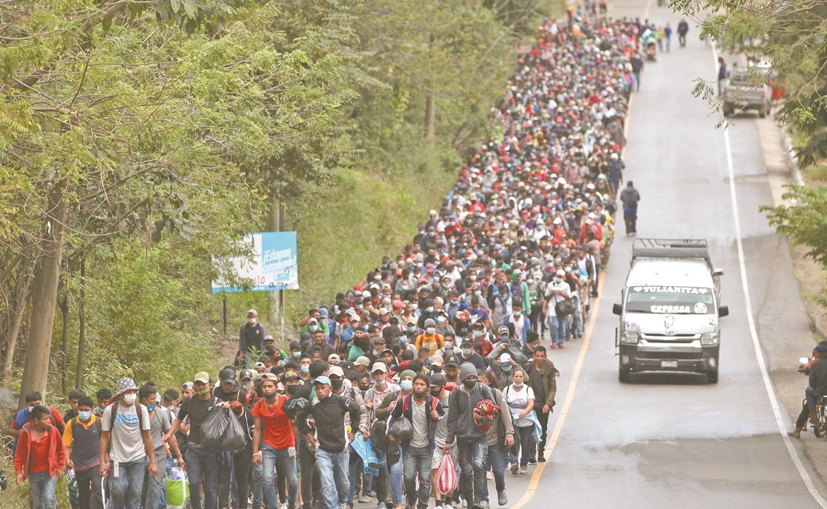 Caravana de migrantes avanza hacia la capital de México