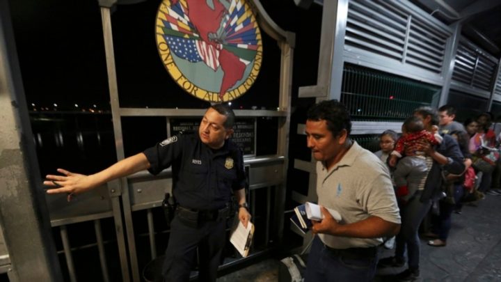 EEUU empieza a expulsar a inmigrantes cubanos y nicaragüenses a México