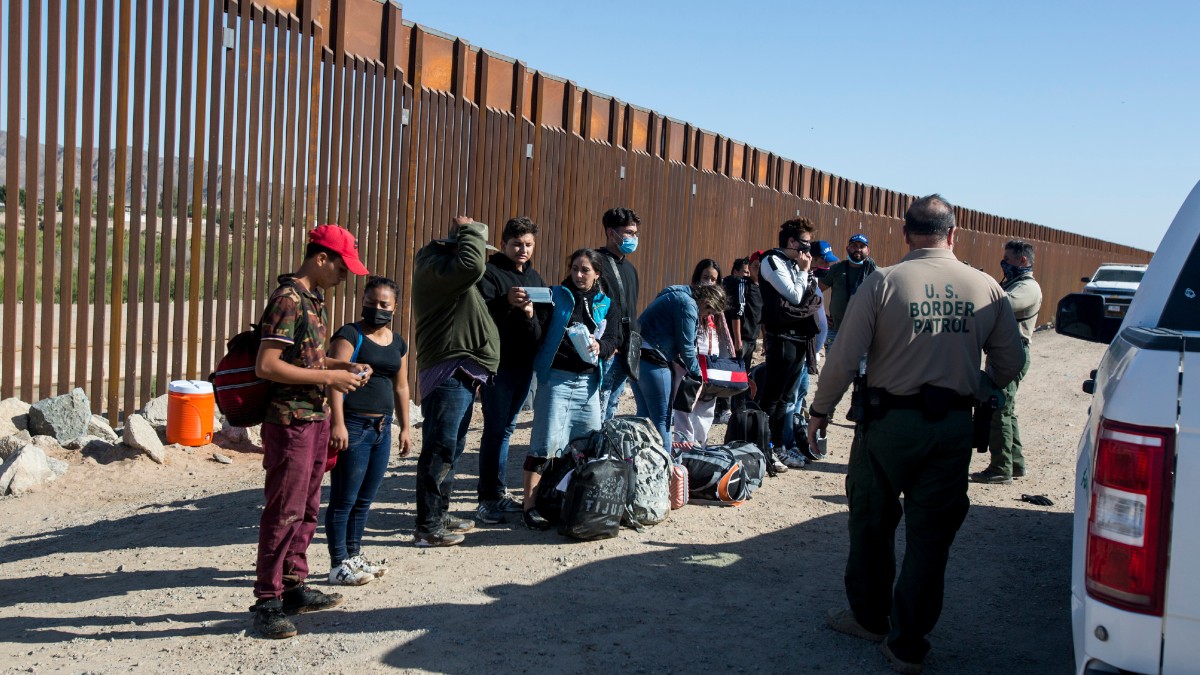 Título 42: juez federal escucha argumentos para definir el futuro de la política migratoria