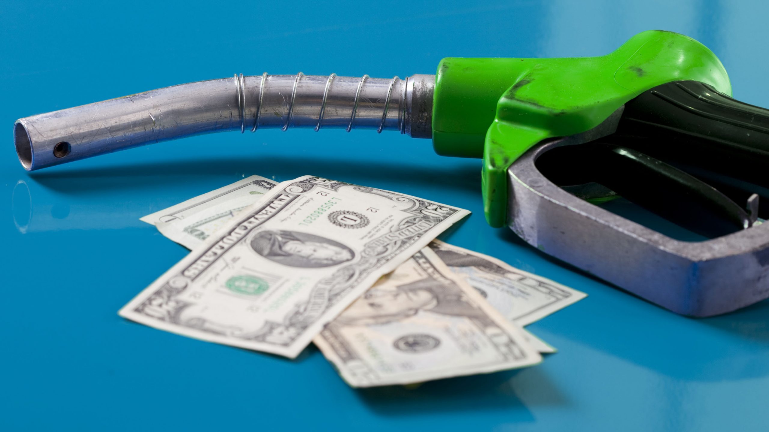 El precio de la gasolina en EEUU alcanza su punto más alto en 22 años