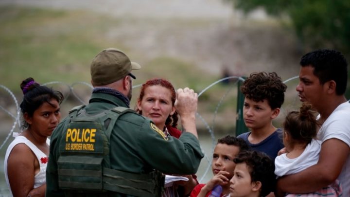 Atasco en la frontera sur de EEUU y mora judicial dificultan procesos de asilo