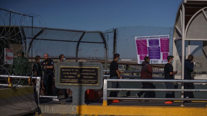 Aumentan los cruces fronterizos entre Estados Unidos y México, según datos