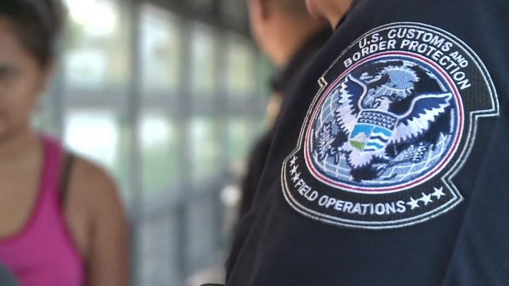 Cuidado con lo que publicas en redes sociales: el costo sería tan alto como la deportación