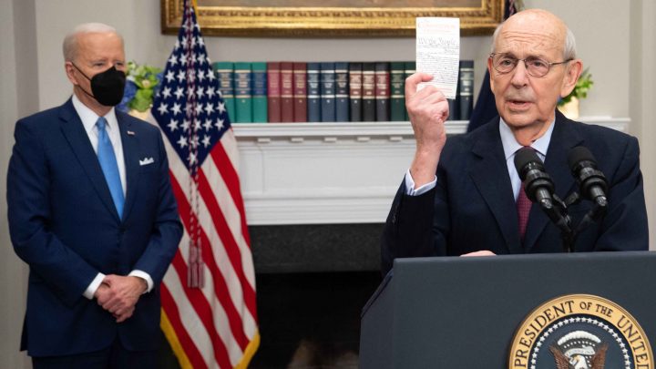 “Permanecer en México” y los gases de efecto invernadero, últimos casos del juez Breyer