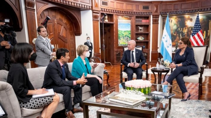 Presidenta de Honduras y secretario Mayorkas abordan cooperación en tema migratorio