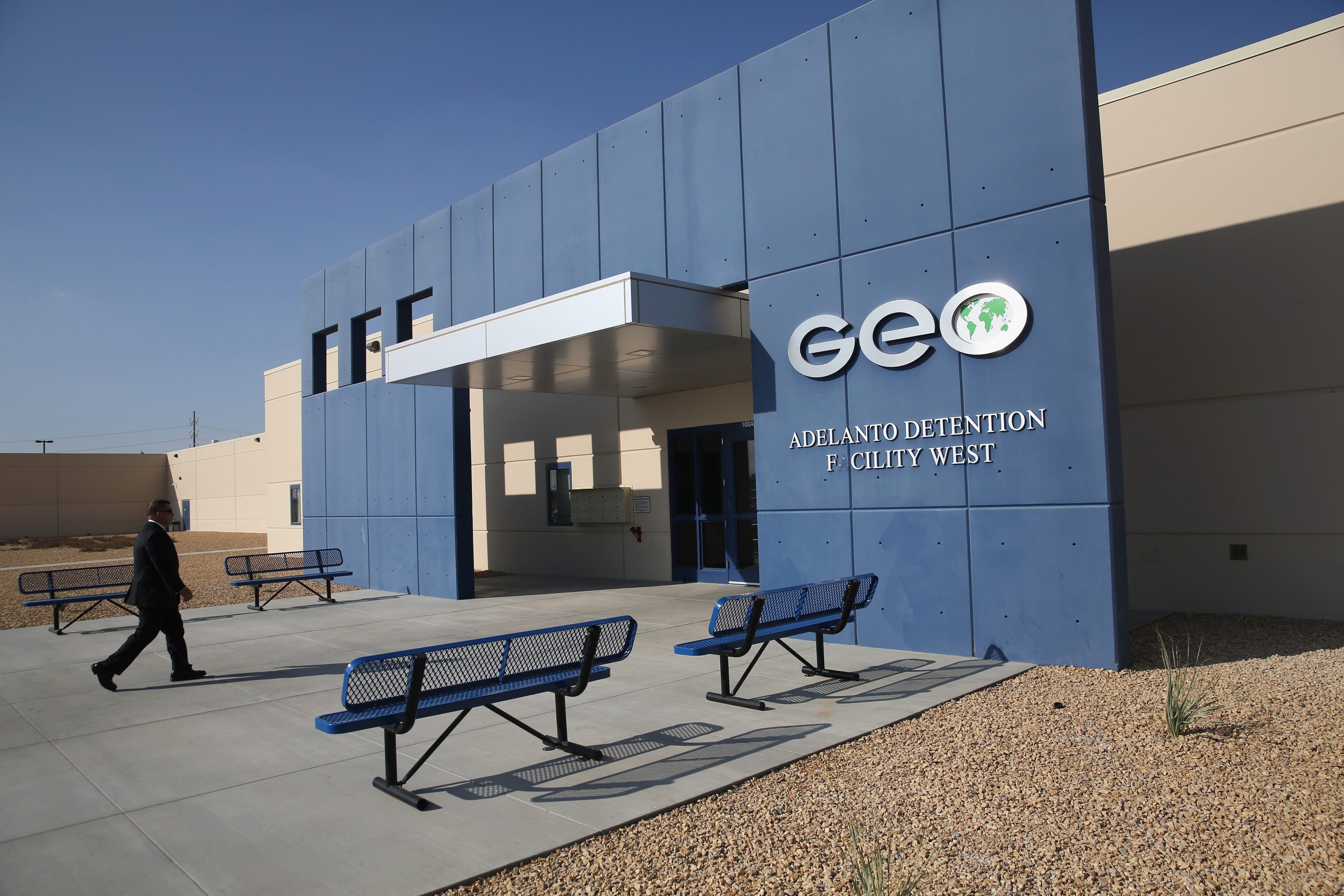 Centro de detención de inmigrantes en el sur de California luce casi vacío