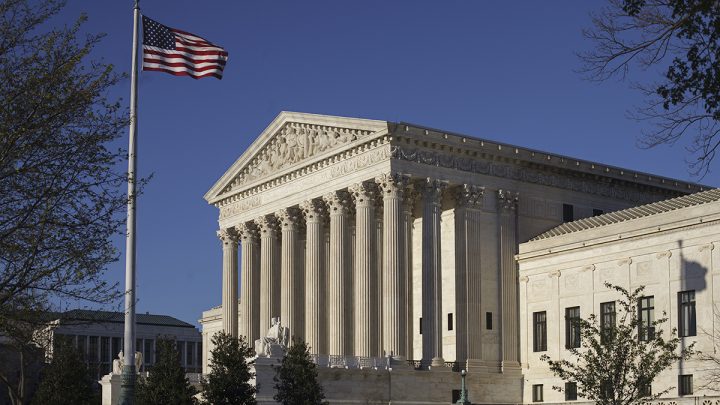 La Corte Suprema no restablecerá la política de Biden que limita los arrestos de inmigrantes