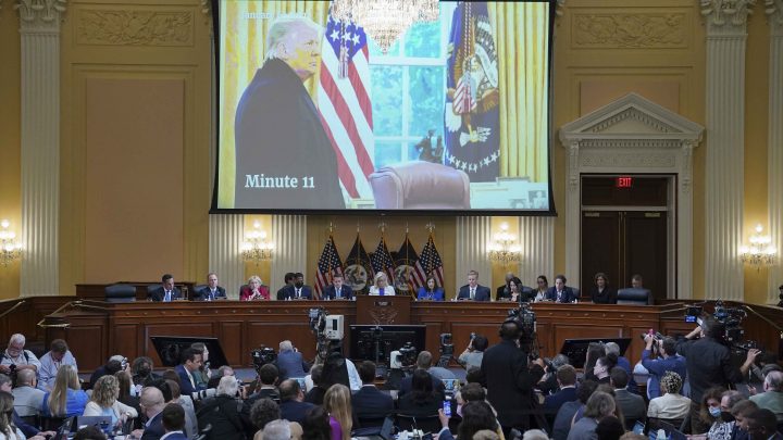 Trump estaba viendo Fox News, mientras una turba asaltaba el Capitolio