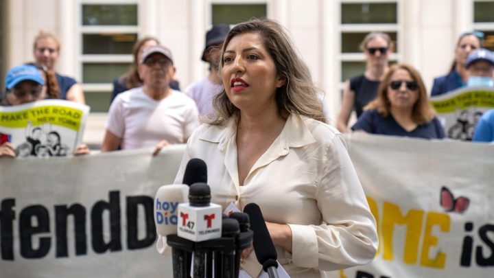 Inician nueva batalla judicial para legalizar la situación de al menos 80,000 inmigrantes