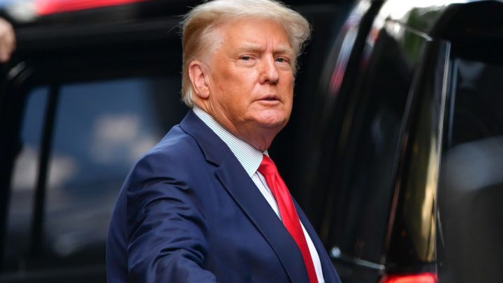 Trump invoca la Quinta Enmienda al testificar sobre su compañía