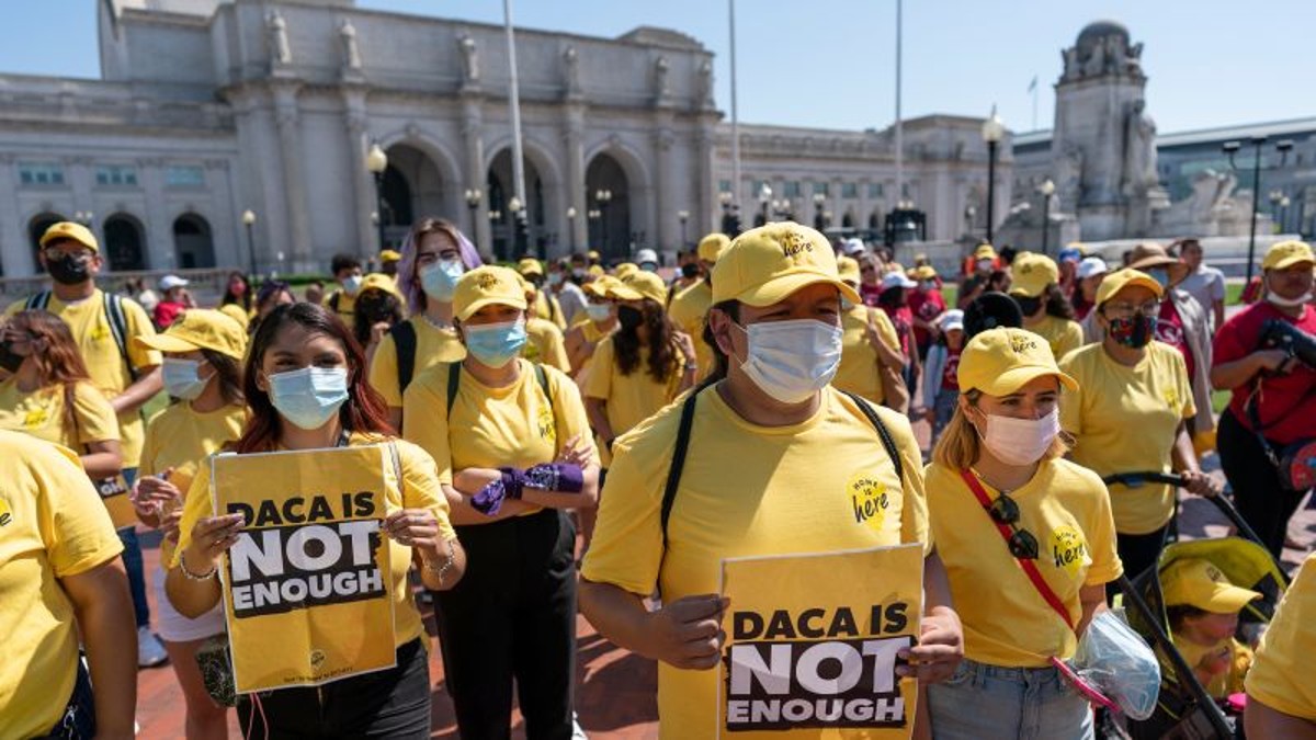 La administración Biden da un paso para preservar el programa de DACA