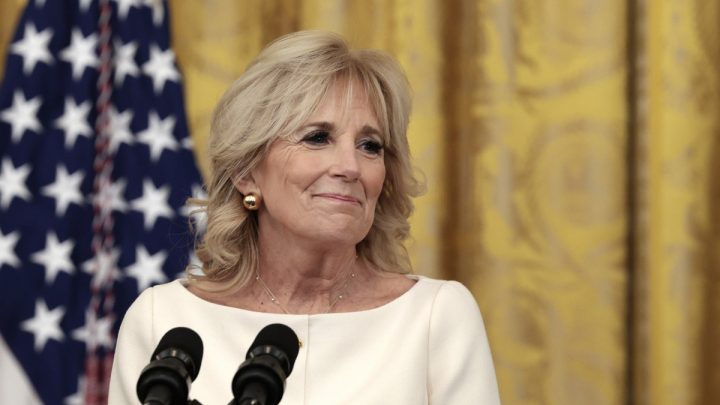 La primera dama Jill Biden da positivo a COVID-19 y se aislará por varios días