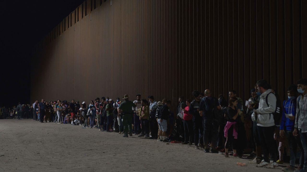 Aumenta la llegada de migrantes provenientes de Venezuela, Nicaragua y Cuba a la frontera sur de EE.UU.