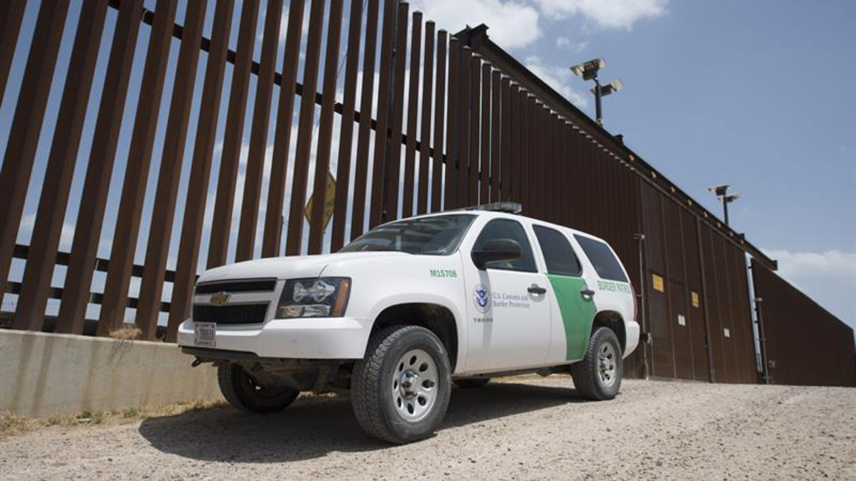 Rescatan a 37 migrantes intentando cruzar el Río Grande; encuentran muertos a otros ocho