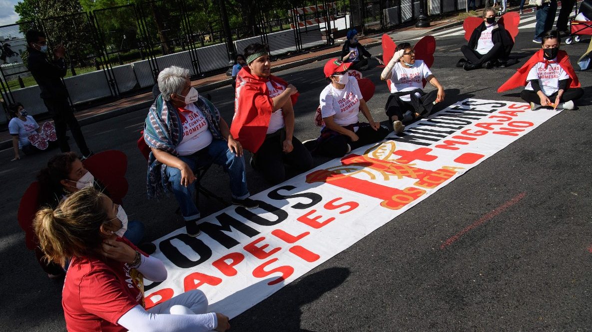 Cientos de miles de inmigrantes podrían estar en un limbo legal tras colapso de negociaciones