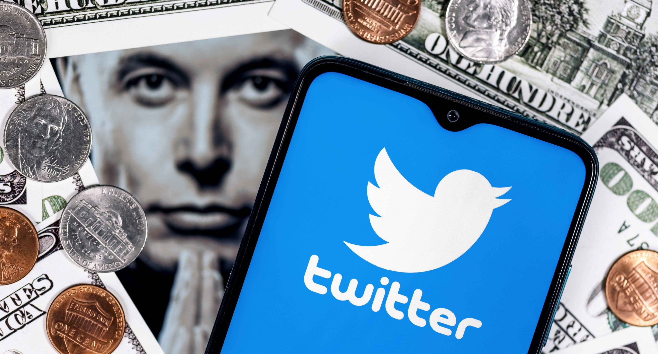 Elon Musk se convierte en dueño oficial de Twitter; comienza a despedir ejecutivos