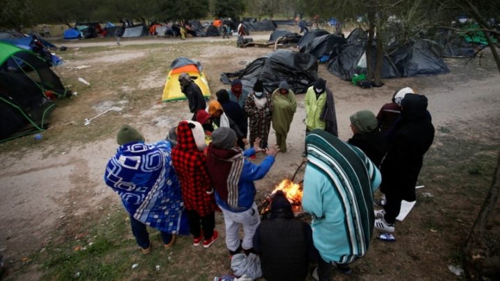 El Tribunal Supremo de EEUU mantiene vigente el Título 42 de manera indefinida