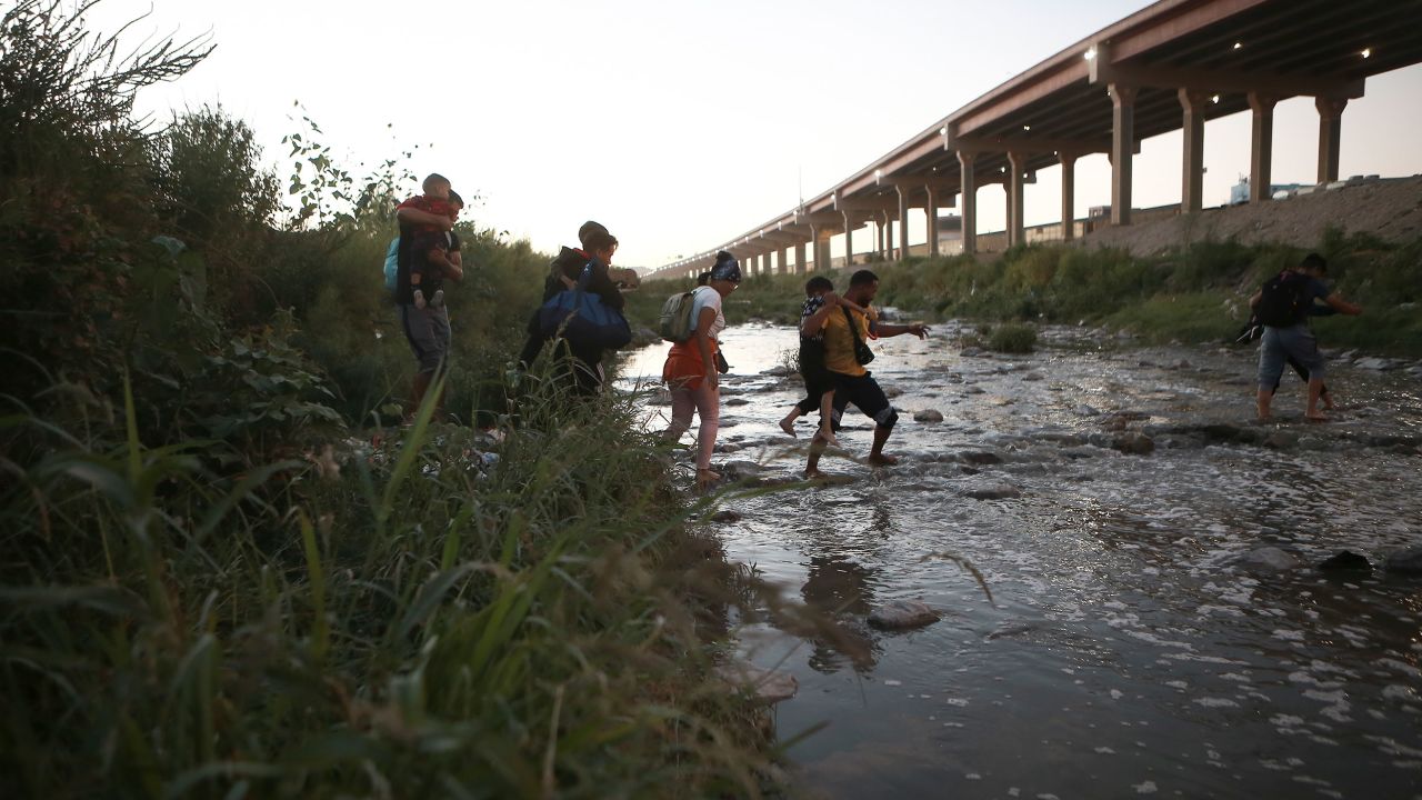 El Gobierno de Biden evalúa una propuesta inmigratoria que refleja políticas de la era Trump