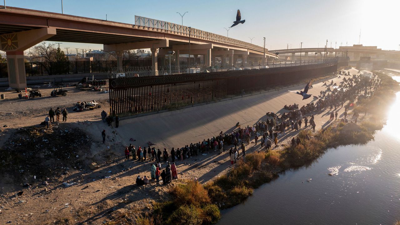 Se prepara la administración de Biden para una oleada de inmigrantes ante el final del Título 42