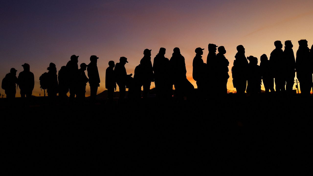 Hasta 1.200 inmigrantes por día en el sur de Texas, dice una fuente