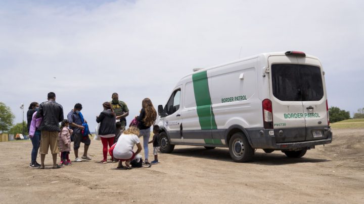 EEUU advierte que seguirá expulsando migrantes en la frontera tras el fin del Título 42