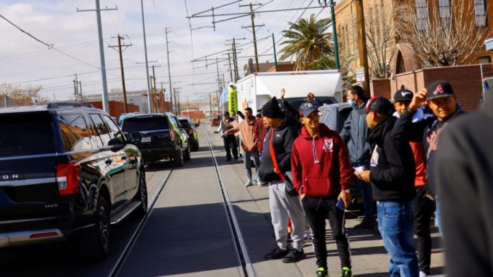 Situación migratoria en EEUU: Ciudades abrumadas e incertidumbre en la frontera