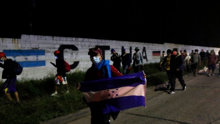 Migrantes centroamericanos se sienten excluidos del programa de «parole humanitario» de EEUU