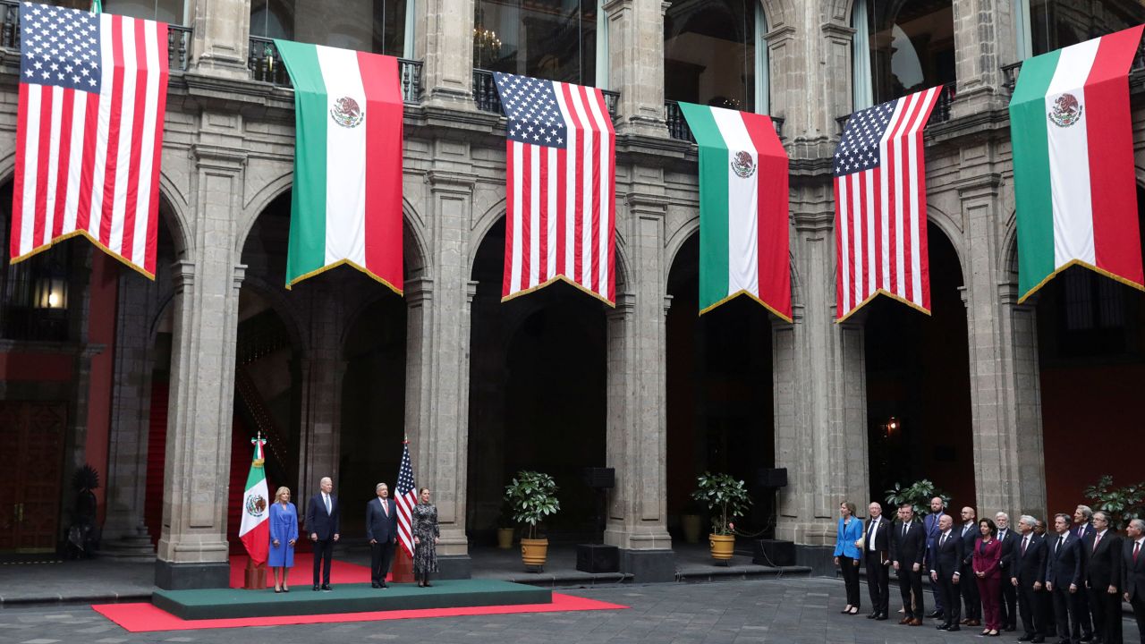 Gobierno de Biden alista más medidas para frenar los cruces fronterizos
