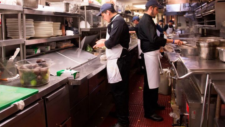 Anuncian beneficio para inmigrantes que denuncien violación de derechos laborales