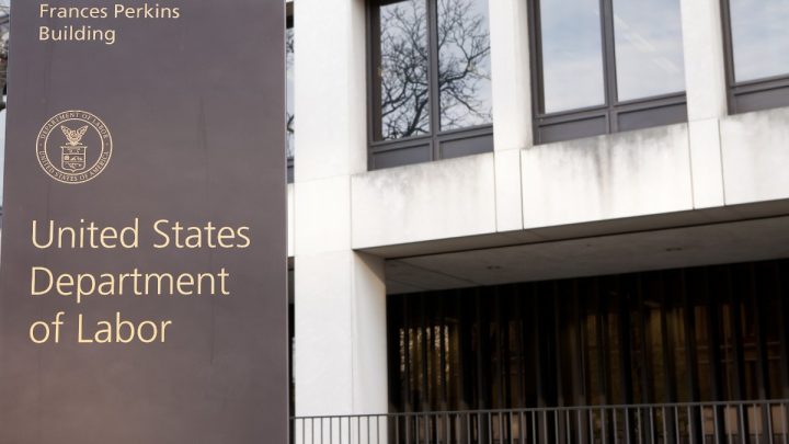 Departamento del Trabajo lanza app para que hispanos registren y calculen sus salarios