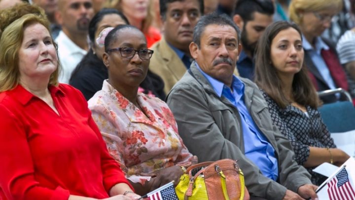 EEUU y México buscan eliminar barreras a la naturalización