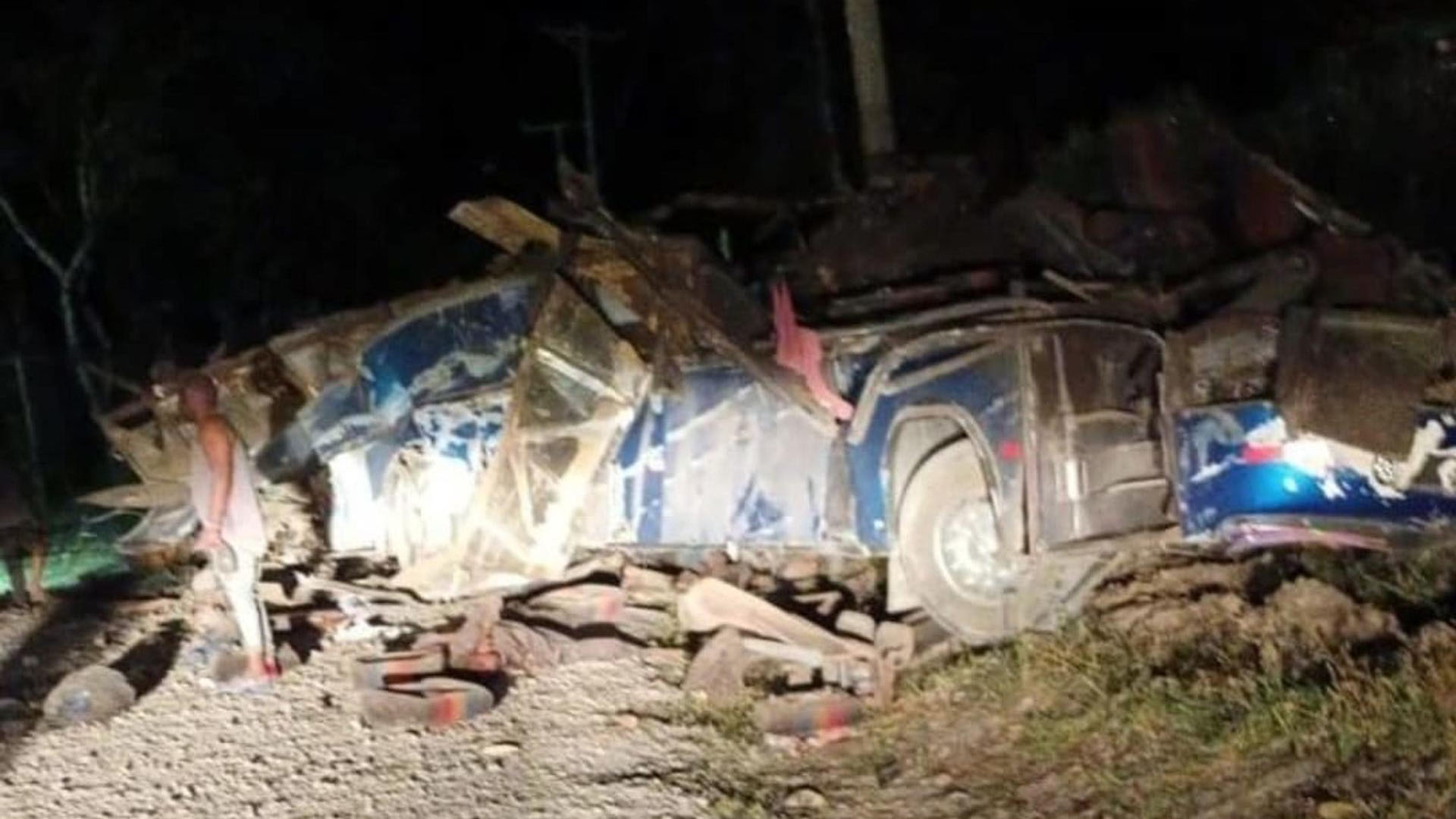 Autobús lleno de migrantes cae a un precipicio en Panamá; hay al menos 39 muertos