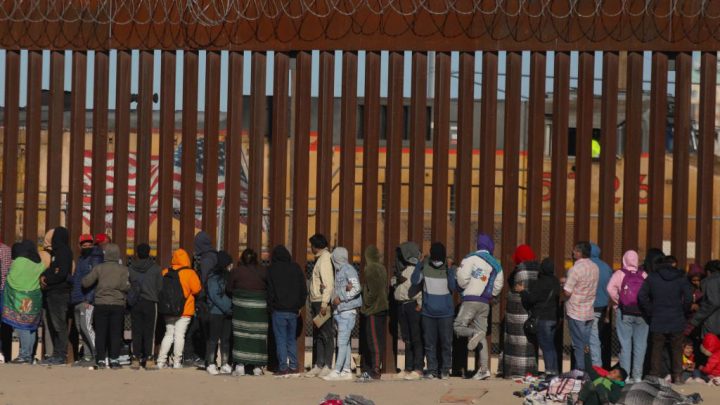 Casi 600,000 migrantes que fueron liberados en EEUU están sin fechas en la corte