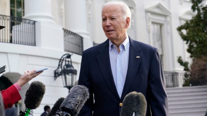 Biden anuncia que Dreamers tendrán acceso a planes de salud
