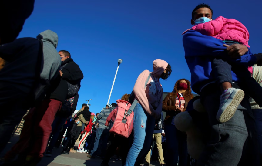 Biden abre un atajo migratorio para aumentar inmigrantes legales que entran a Estados Unidos