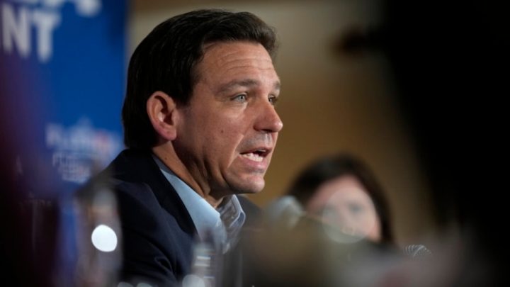 Demandan a Florida por ley antinmigrante que impide que ciudadanos compren propiedades