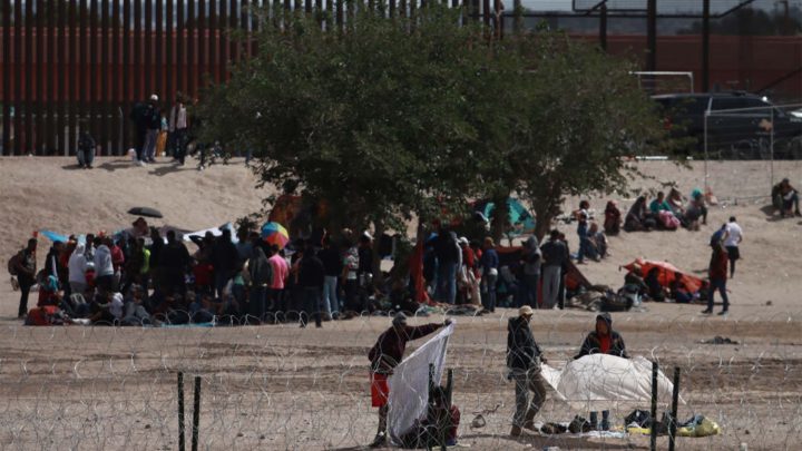 Comienza a aglomerarse de inmigrantes la frontera ante esperado fin del Título 42