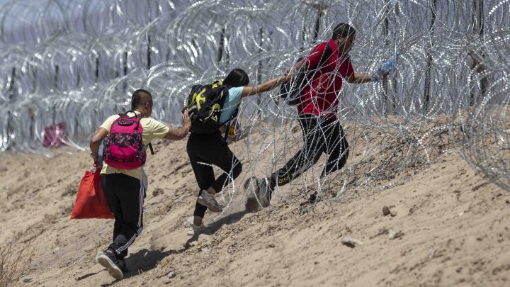 Nueva política de asilo de Biden deja a migrantes varados y en condiciones que empeoran